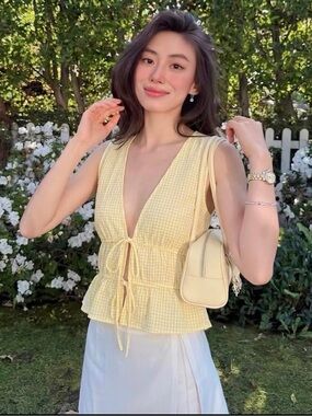 NWT Zara Yellow Gingham Tie-Front V-Neck top size small